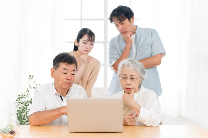 専任媒介契約を更新しないことに不安を感じている家族イメージ画像｜宮城県・福島県・茨城県『イエステーション』